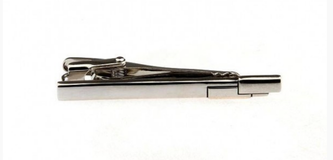 silver mens tie clip with square detail on the end
